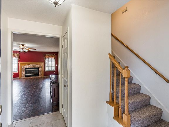 4th image of 992 N Douglas Dr