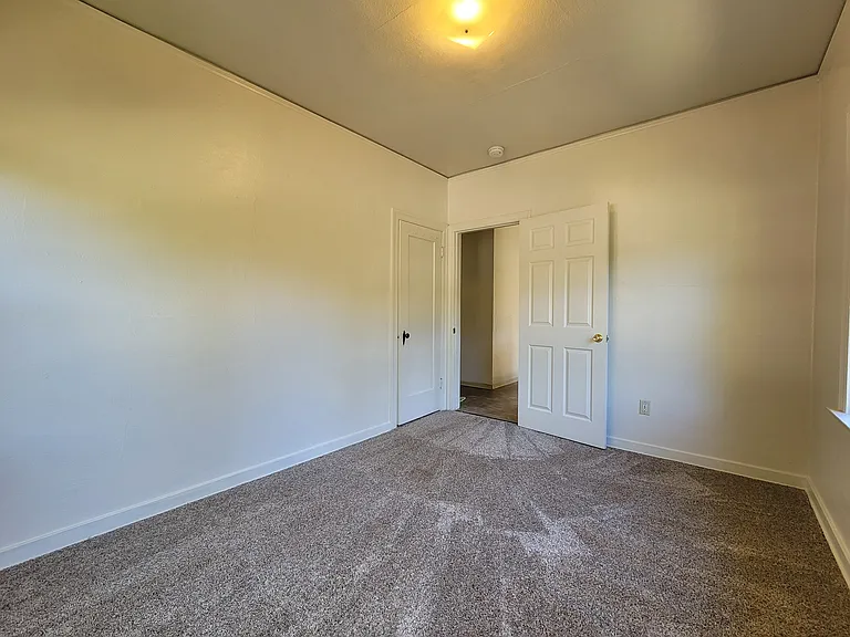 1501 W 3rd St #1 — Photo 7
