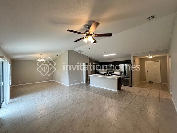 5th image of 838 SW Canary Ter