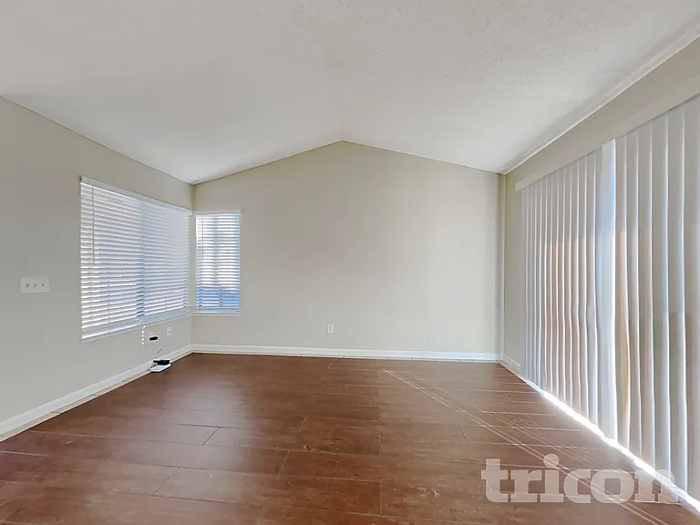 15473 Casa Grande St — Photo 3