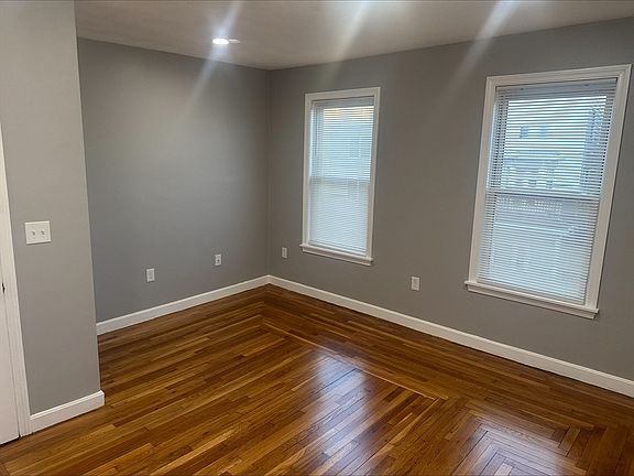 4th image of 90 Chestnut St #3