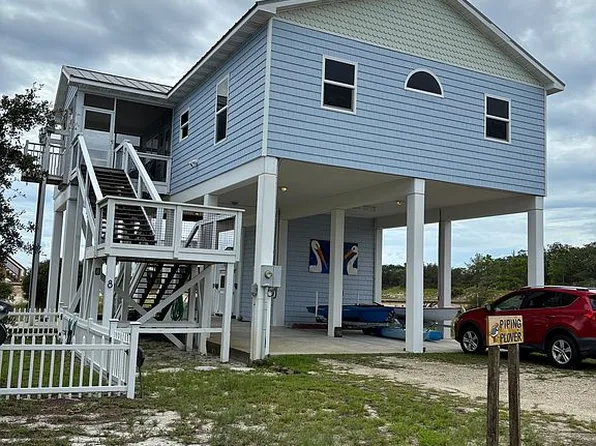 8 Tarpon St, Alligator Pt, FL 32346