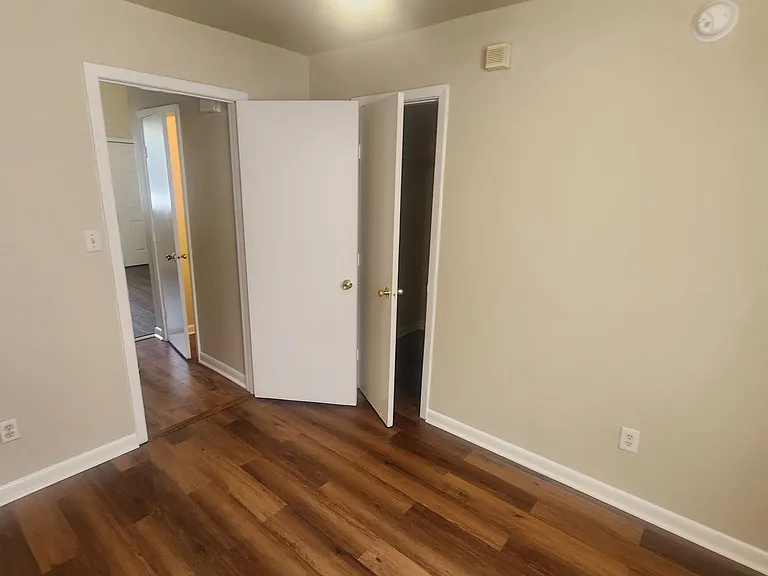 7811 Oak St #B — Photo 5