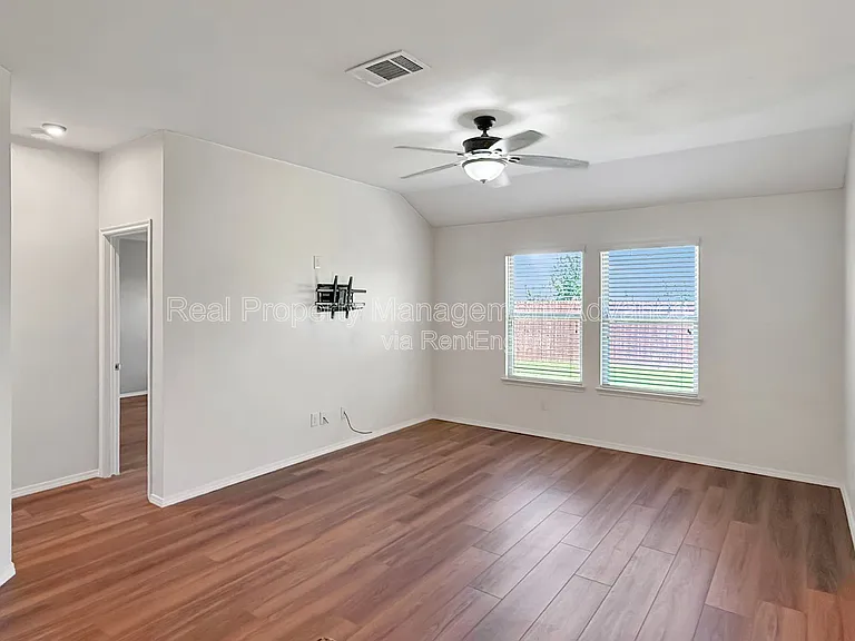 1305 Savannah Ridge Dr — Photo 8