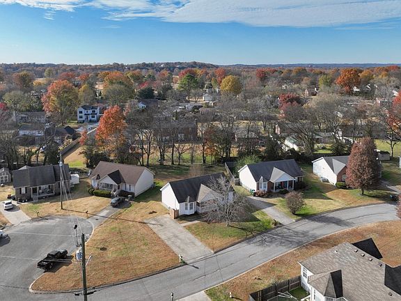 3rd image of 724 Charlie Gann Dr