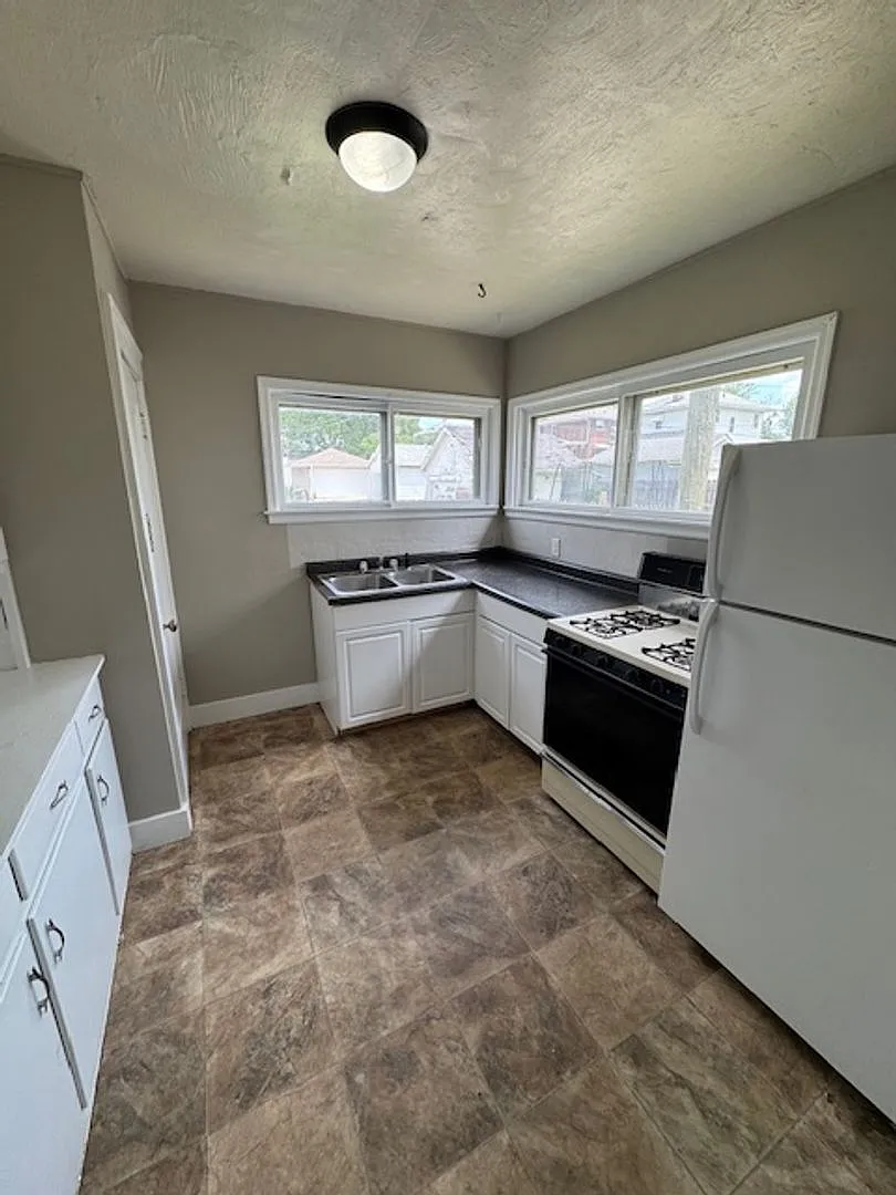 1018 Archer — Photo 3