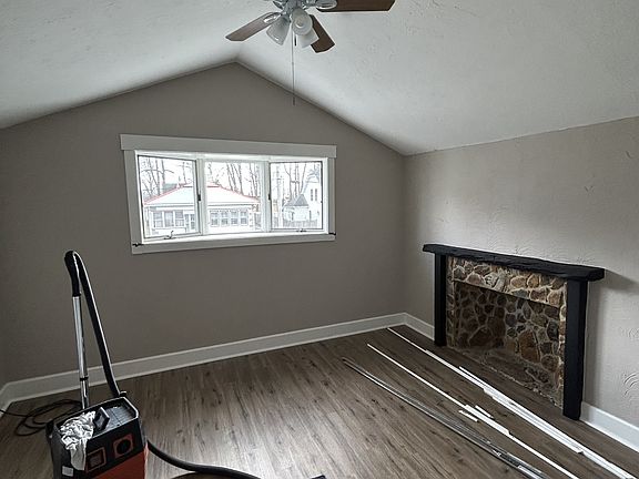 2nd image of 27 Nelson St #2