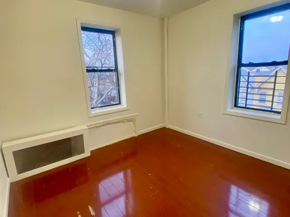 (undisclosed Address), Ridgewood, NY 11385