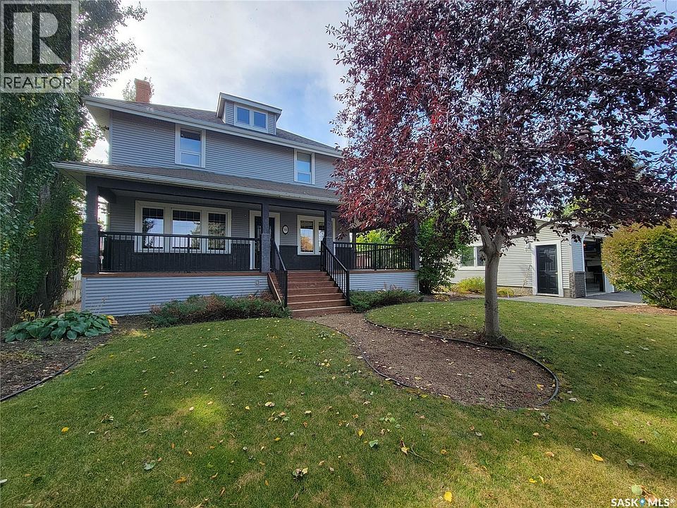 1st image of 560 4th Ave E