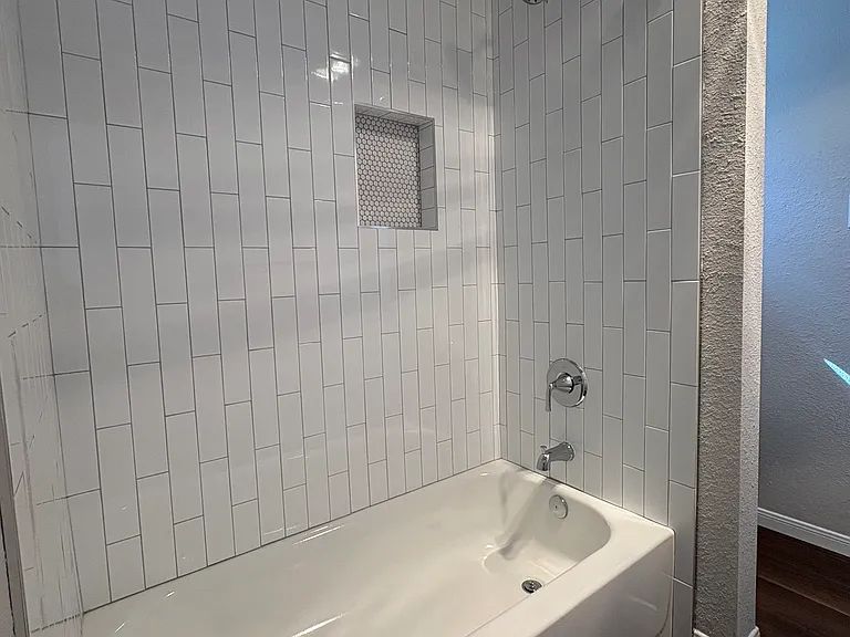 Shared 2nd bathroom