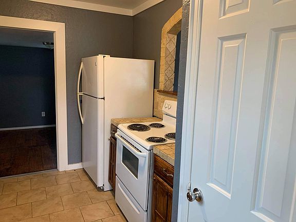 3rd image of 1404 Clover Dr