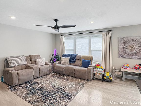 5th image of 1551 Wales Dr SE