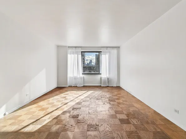 382 Central Park West image 2 of 9