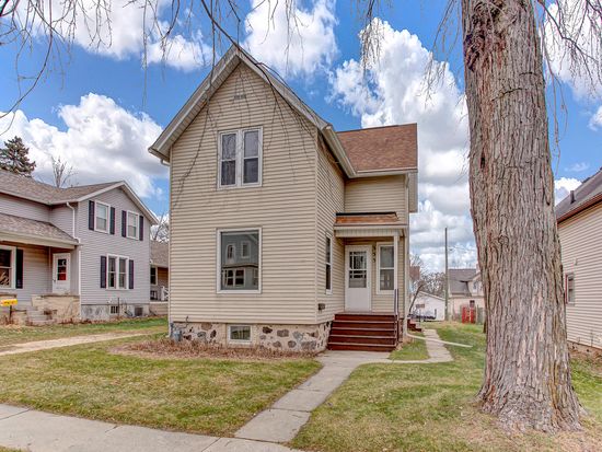 333 Smith St Plymouth Wi 53073 Zillow