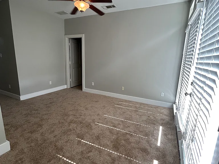 5711 Ross Ave #9 — Photo 10