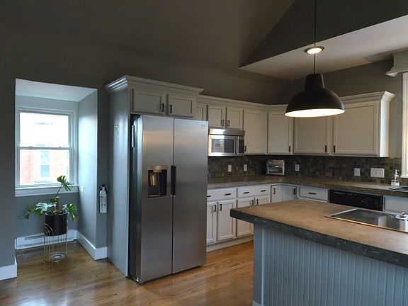 4th image of 143 Lincoln Ave Unit 3
