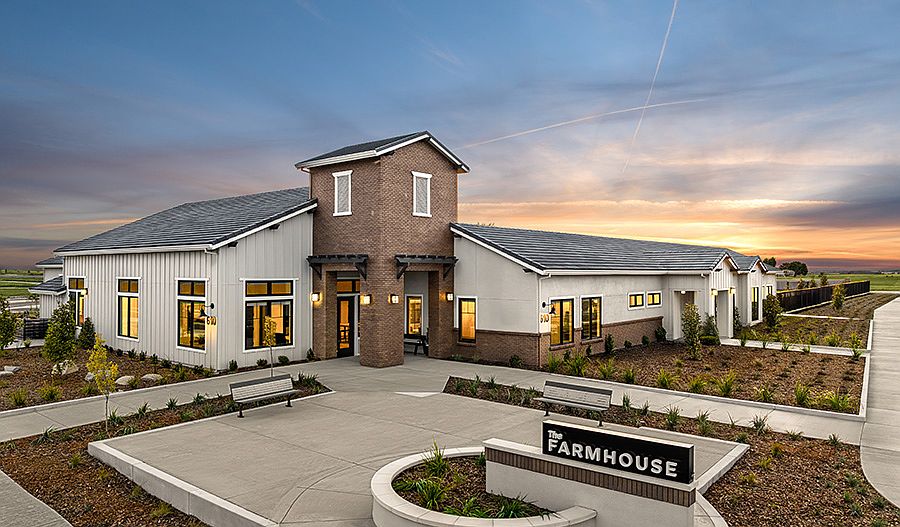RAH-FL-NCA-Noble-at-LIberty-at-Lincoln-community-Front Exterior Aerial-w.jpg