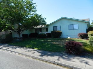 902 NW Morgan Ln, Grants Pass, OR