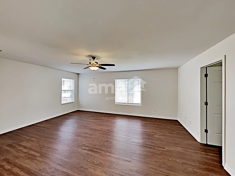 2542 S Genoa St — Photo 10