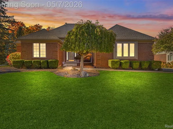 9124 Countrywood Dr, Plymouth, MI 48170
