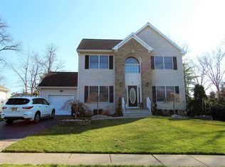 2 Kailley Ct, Hazlet, NJ 07730