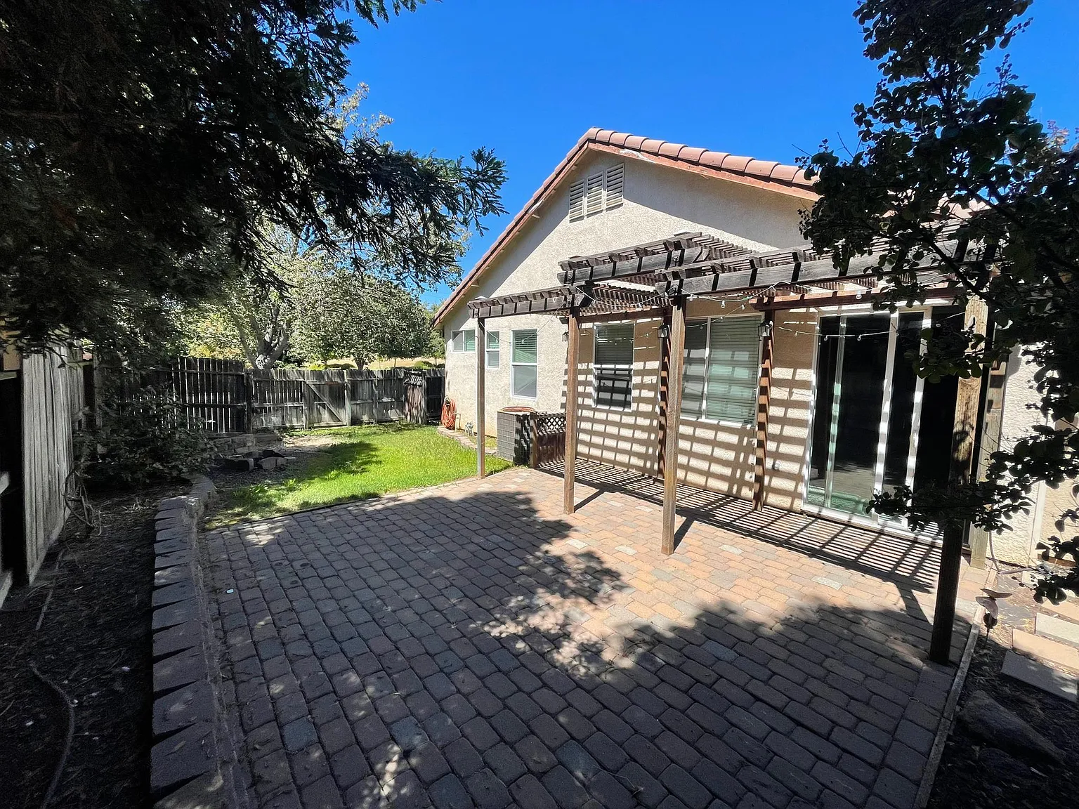4 bed, 1712 sqft, $3,000 — Photo 2