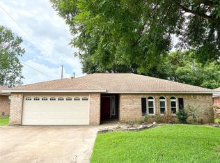 708 S Remington Dr, Angleton, TX 77515