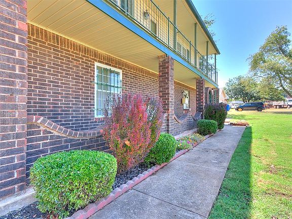 3rd image of 2813 Willow Creek Dr