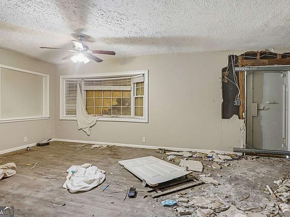 5th image of 2004 Meadow Ln
