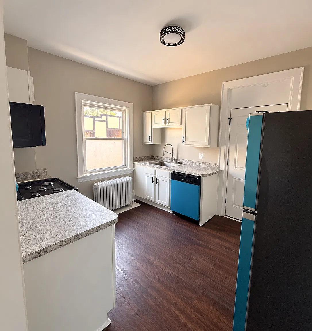 531 Broadway St — Photo 2