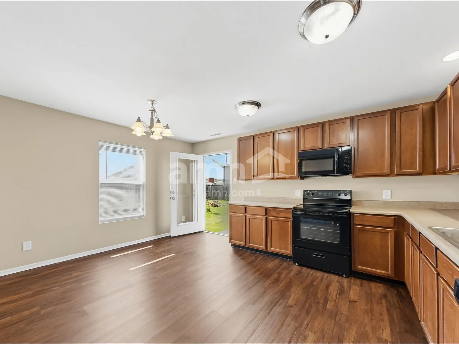 3 bed, 2.5 bath, 2164 sqft, $1,905 — Photo 3