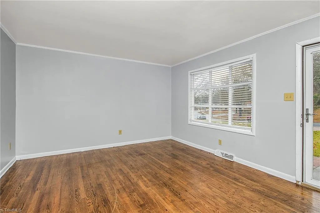 3 bed, 1440 sqft, $2,100 — Photo 3