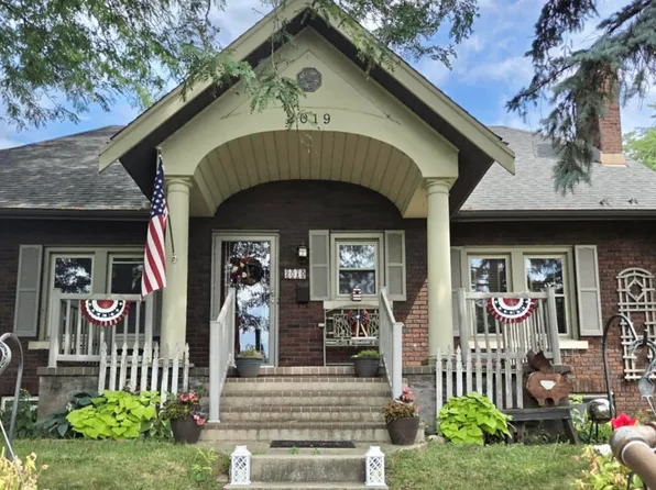 2019 W Edna Ct, West Peoria, IL 61604