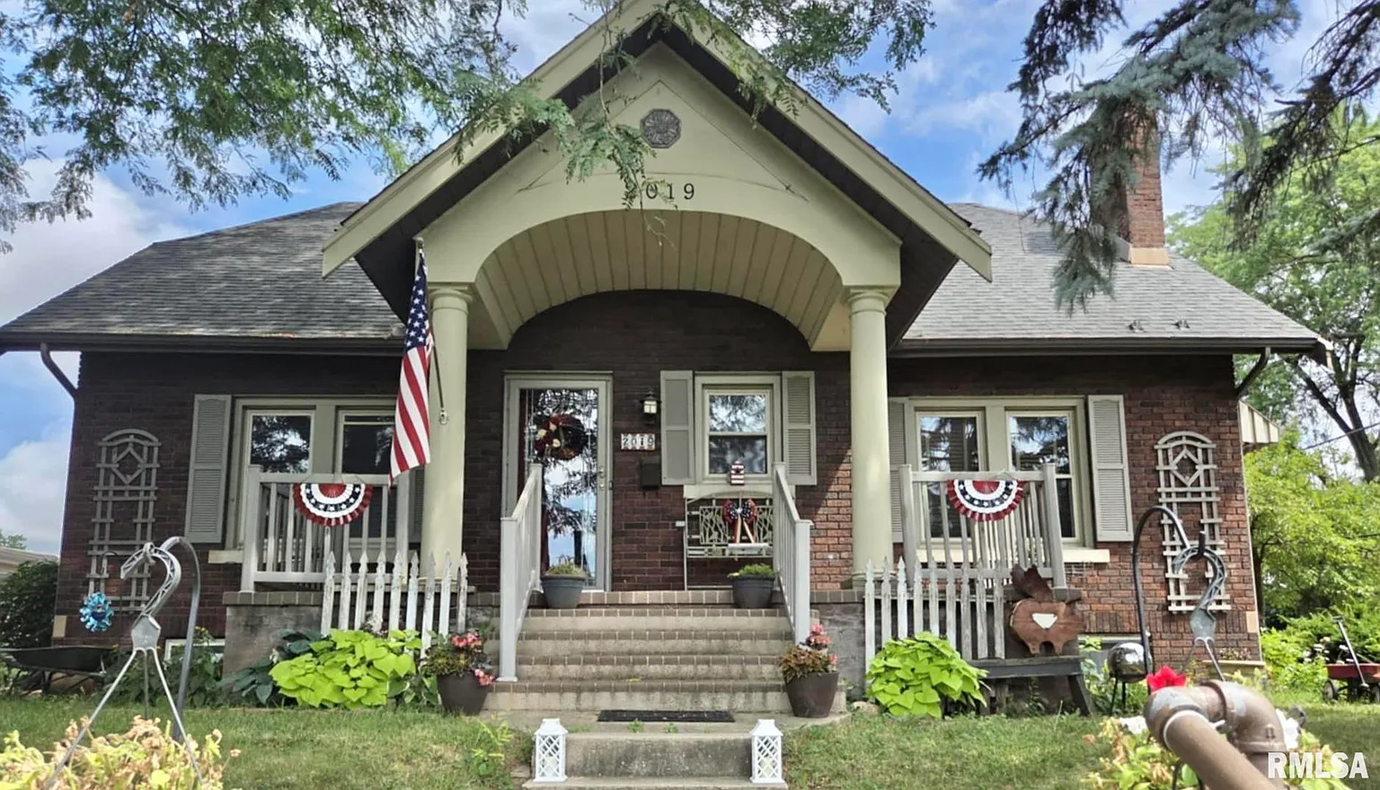2019 W Edna Ct photo 1