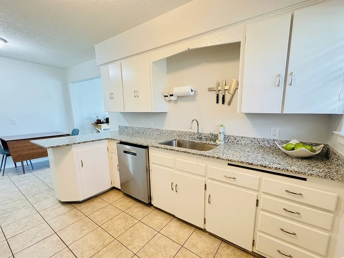 2 bed, 950 sqft, $2,000 — Photo 4