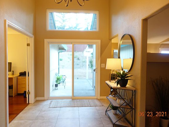 3rd image of 556 Platt Cir
