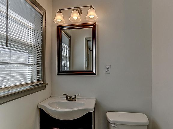 2nd image of 4075 Wildwood Dr
