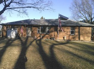 1406 Hemlock Ave, Dixon, IL 61021