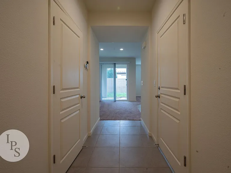 6052 E Bishop Ln — Photo 3