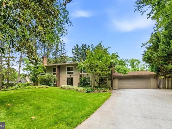 8566 Brickyard Rd, Potomac, MD 20854