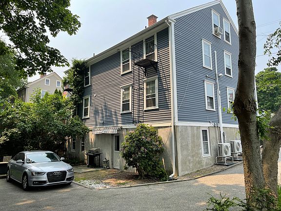 3rd image of 33 King St Unit 1
