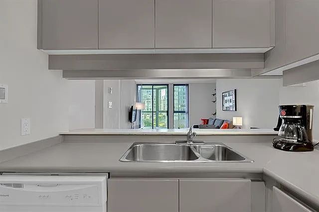 1238 Melville Street Vancouver — Photo 4