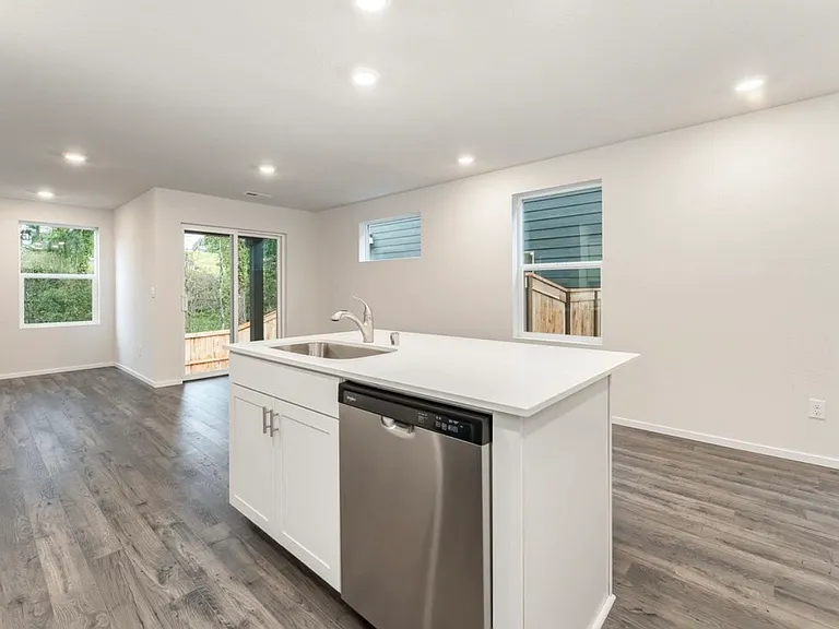 1410 NE 123rd Ave — Photo 5