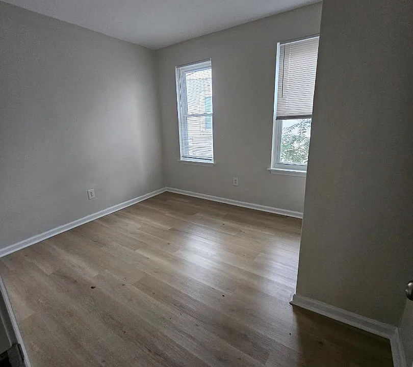 176 W Hansberry St