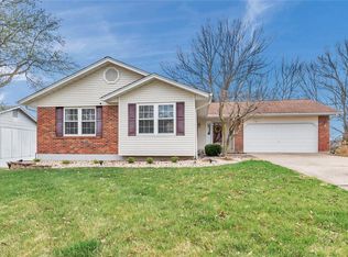 4211 Elkhart Lake Rd, Saint Charles, MO 63304
