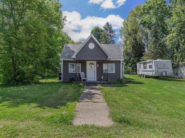 112 E John St, Mesick, MI 49668