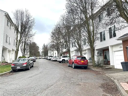 Sold by Remax Edge | media 5