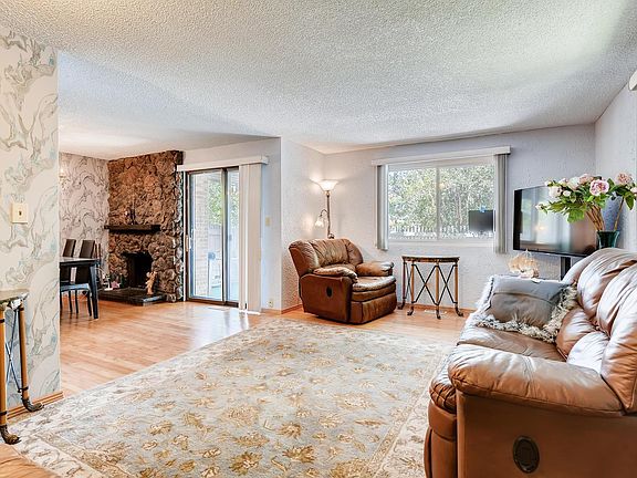 4th image of 2910 S Parker Ct