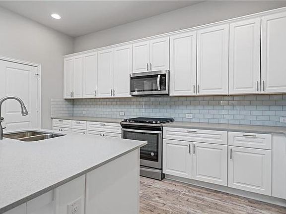 5th image of 405 Mistflower Springs Dr