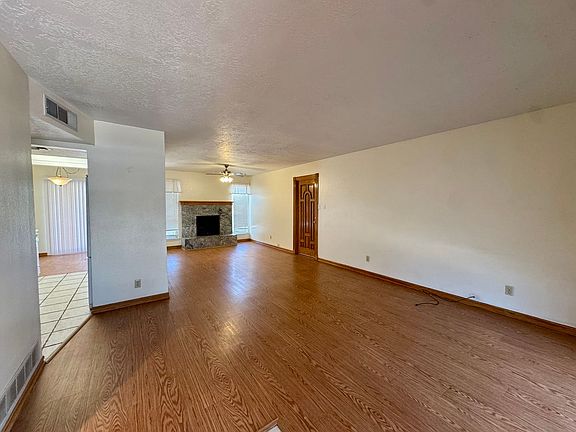 3rd image of 6105 Truchas Dr NE